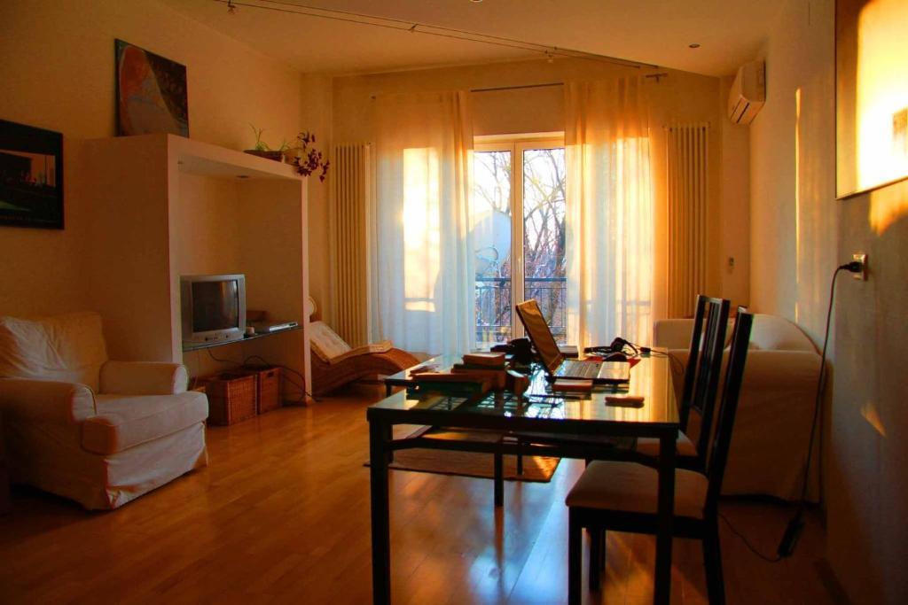 Central Park Bucharest Bilik gambar